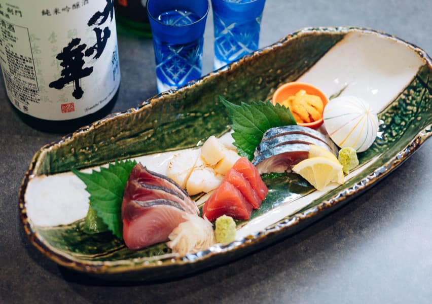 写真：綺麗に盛り付けられたお刺身5種類